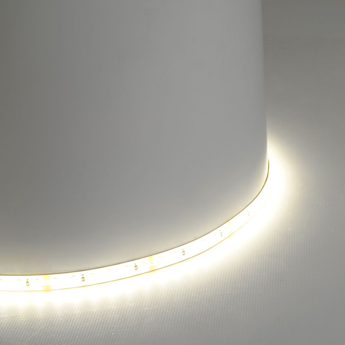 фото светодиодная лента feron 11w/m 120led/m 2835smd теплый белый 5м ls511 51634 | 220svet.ru